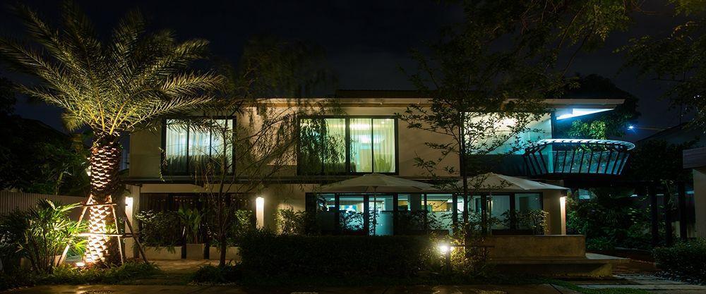 Third Rock Hostel Bangkok Exterior photo