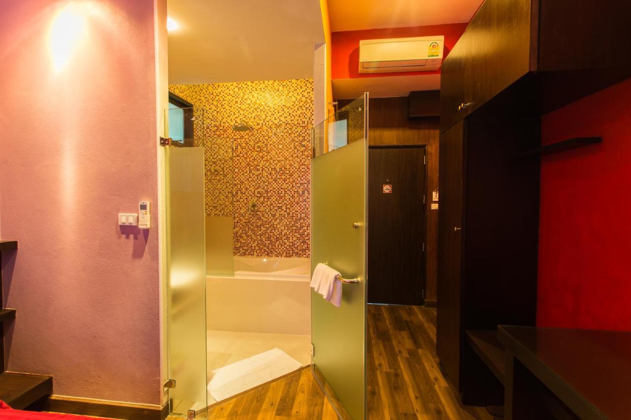 Third Rock Hostel Bangkok Exterior photo