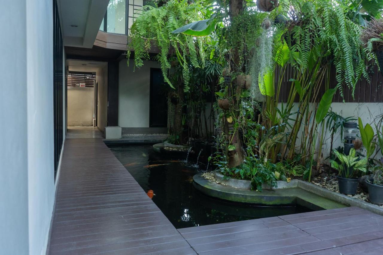 Third Rock Hostel Bangkok Exterior photo