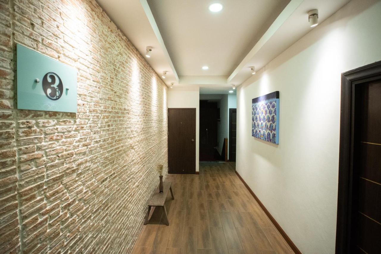 Third Rock Hostel Bangkok Exterior photo